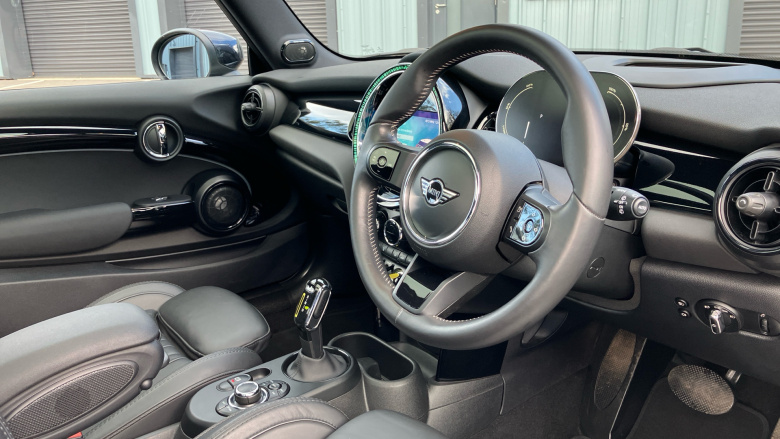 MINI Hatchback 135kW Cooper S Level 3 33kWh 3dr Auto Electric Hatchback